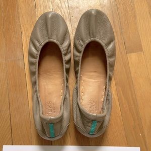 Taupe Tieks